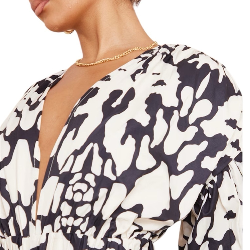 PrettyLittleThing Black Print Plunge Puffball Hem Romper Size 6 NWT - Picture 4 of 12